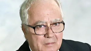 Actorul Victor Radovici, dus la Spitalul Floreasca după ce i s-a făcut rău. Are probleme cardiace şi rămâne internat