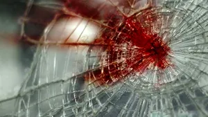 TRAGEDIE în Craiova: Doi tineri au murit după ce au fost loviţi de o maşină pe trecerea de pietoni. Şoferul a fugit de la locul accidentului