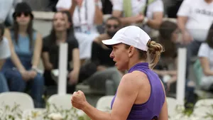 Simona Halep a învins-o pe Alize Corne în două seturi şi trece în turul 2 la Openul de la Roma