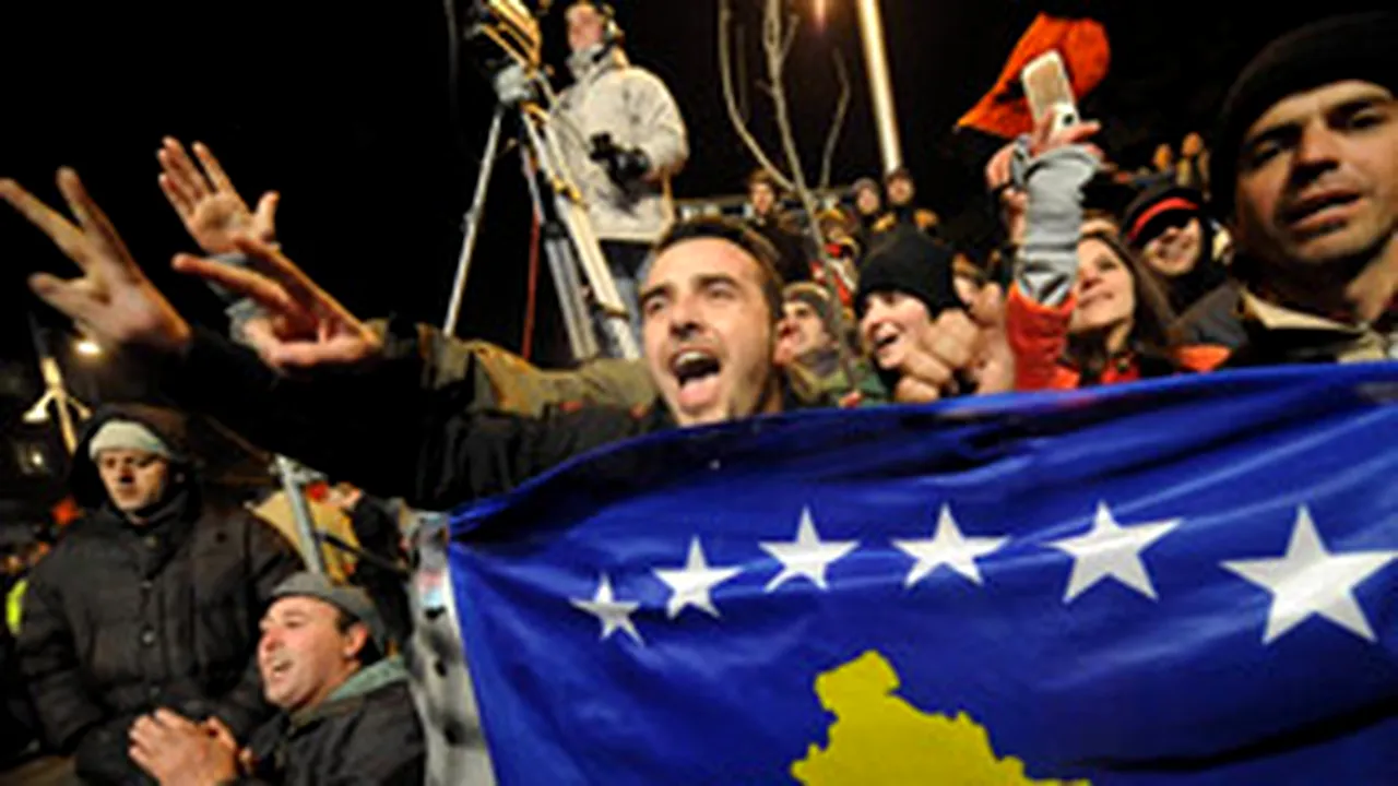 Proteste violente faţă de recunoaşterea Kosovo, la Podgoriţa (Video)
