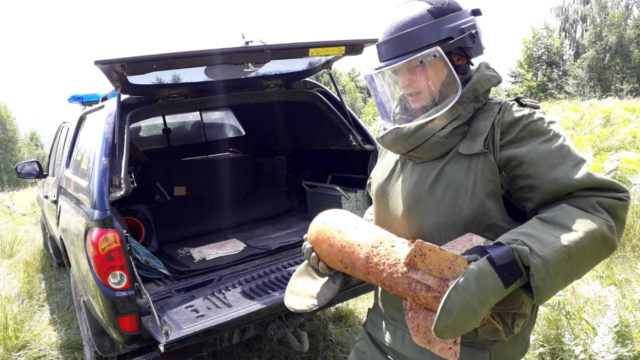 Două bombe de provenienţă germană, în stare perfectă de funcţionare, găsite în judeţul Bacău | FOTO