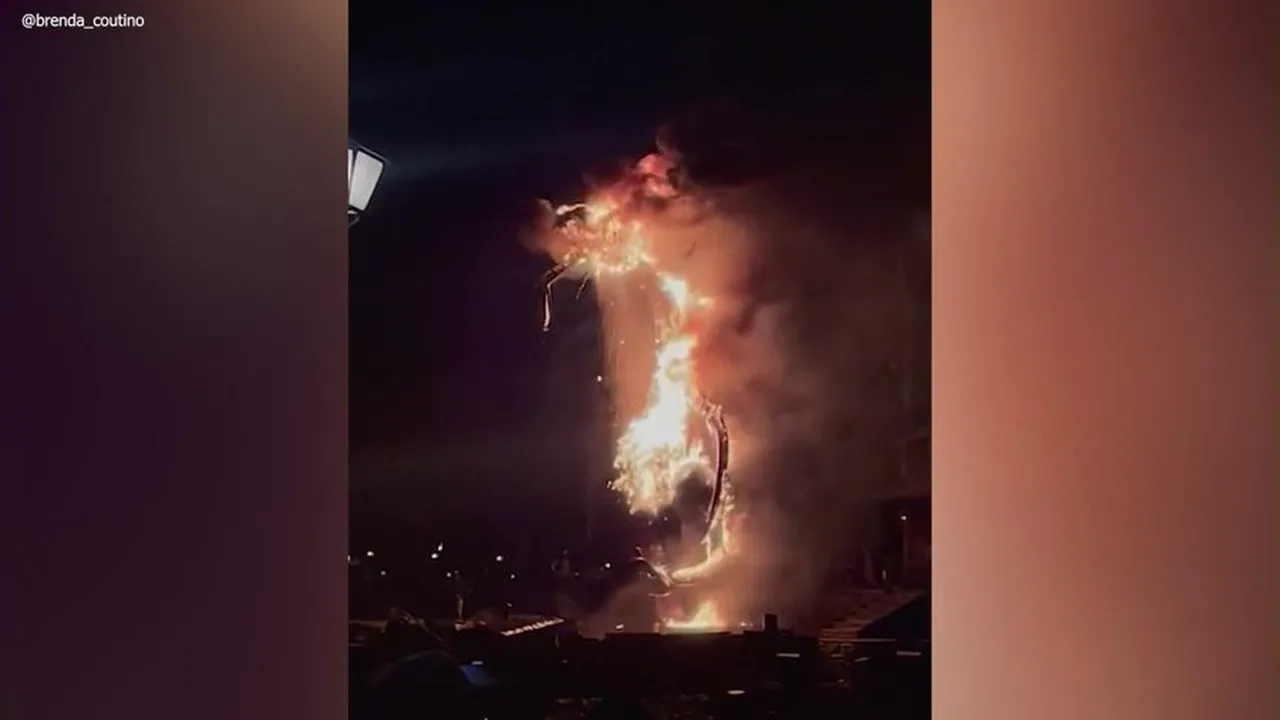 Un dragon animatronic a luat foc la Disneyland în timpul unui spectacol