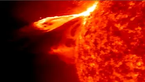 Erupţie solară uriaşă surprinsă de satelitul SDO al NASA