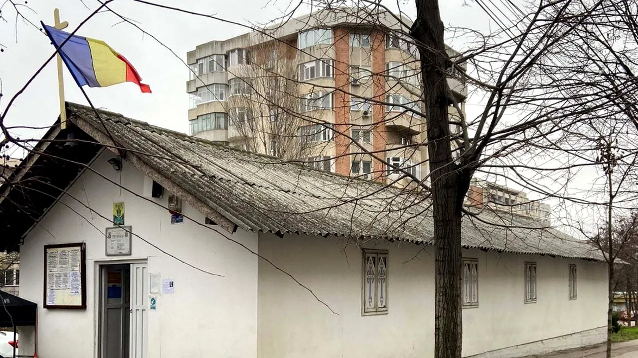 Instanţa a suspendat provizoriu demolarea bisericuţei „Izvorul Tămăduirii