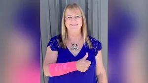 O femeie din Texas a fost rănită după ce un şoim a scăpat un şarpe pe ea