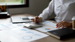 Taxă pe afiliați sau IMCA? O companie cu cifra de afaceri sub 50 milioane euro ar urma să plătescă un impozit mai mare decât una cu la nivelul plafonului - Analiză PwC