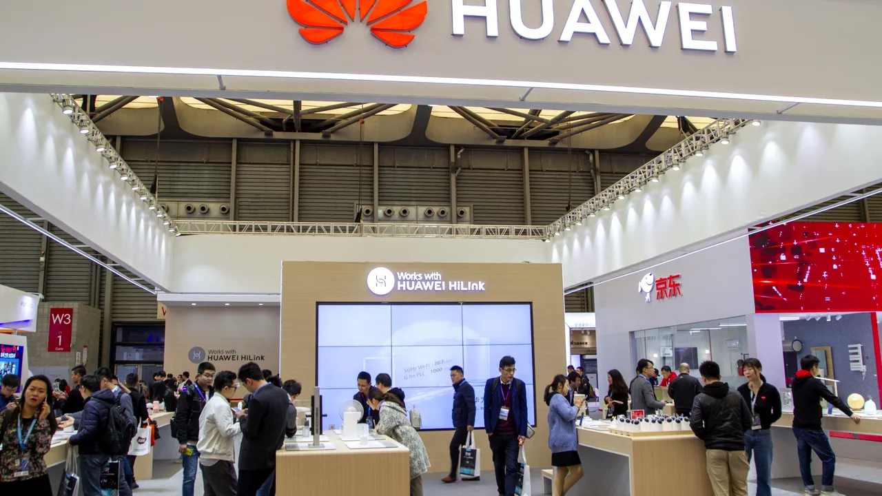 Huawei a anunţat când va fi gata propriul său sistem de operare, după ce Google a restricţionat accesul la unele actualizări 