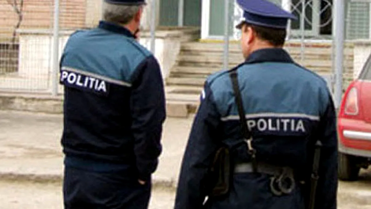 Doi hoţi care s-au dat drept poliţişti au furat 40.000 de lei dintr-o primărie din Iaşi - VIDEO
