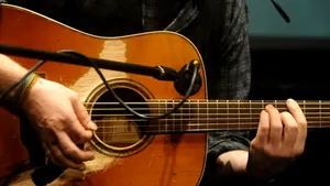 Glen Hansard, muzicianul irlandez premiat cu Oscar și vedeta filmului „Once” a murit într-un accident de motocicletă
