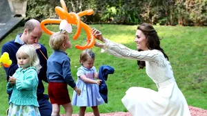 Aceasta este unica jucărie pe care cuplul regal al Marii Britanii le-a INTERZIS-O Prinţului George şi Prinţesei Charlotte