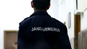 Un jandarm din Cluj a fost surprins când înjura, lovea şi ameninţa un bărbat: Te rup în două | VIDEO