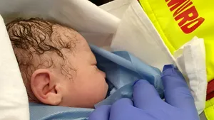 Cluj: O fetiţă s-a născut în ambulanţa care o ducea pe mamă la maternitate