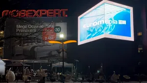 Premieră în outdoor-ul digital: primul ecran 3D din România