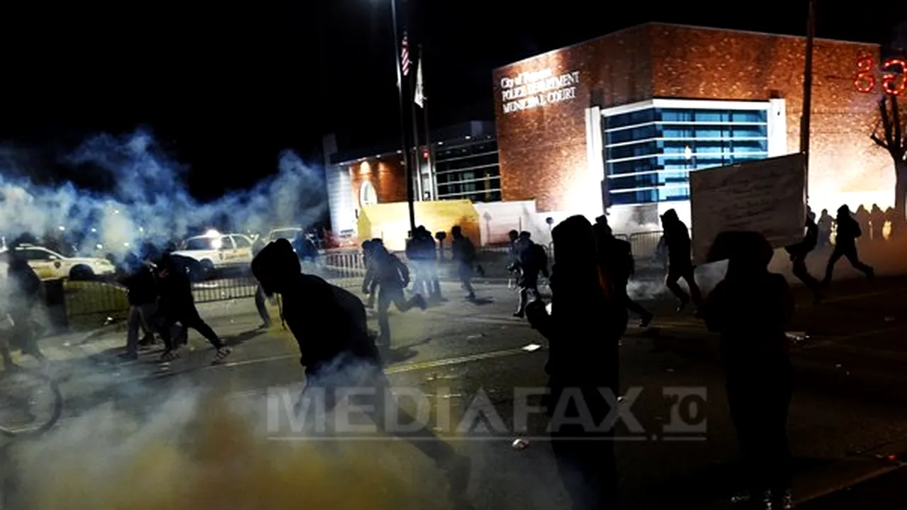 Poliţistul care a împuşcat mortal un tânăr de culoare la Ferguson a scăpat de urmărirea penală. Familia victimei, dezamăgită. Obama face apel la calm după izbucnirea unor proteste - VIDEO, FOTO - LIVE TEXT