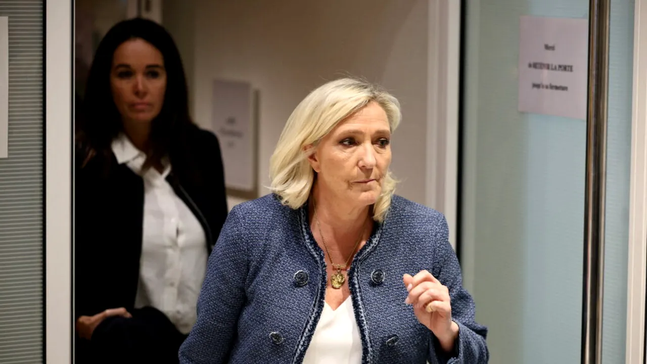 Marine Le Pen luptă pentru relevanță în fața ascensiunii fulminante a lui Jordan Bardella în sondaje