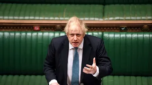 Boris Johnson a anunţat relaxarea treptată a restricţiilor începând cu 1 iunie