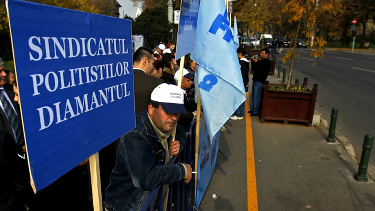 Funcţionari publici pichetează sediul Guvernului timp de o săptămână