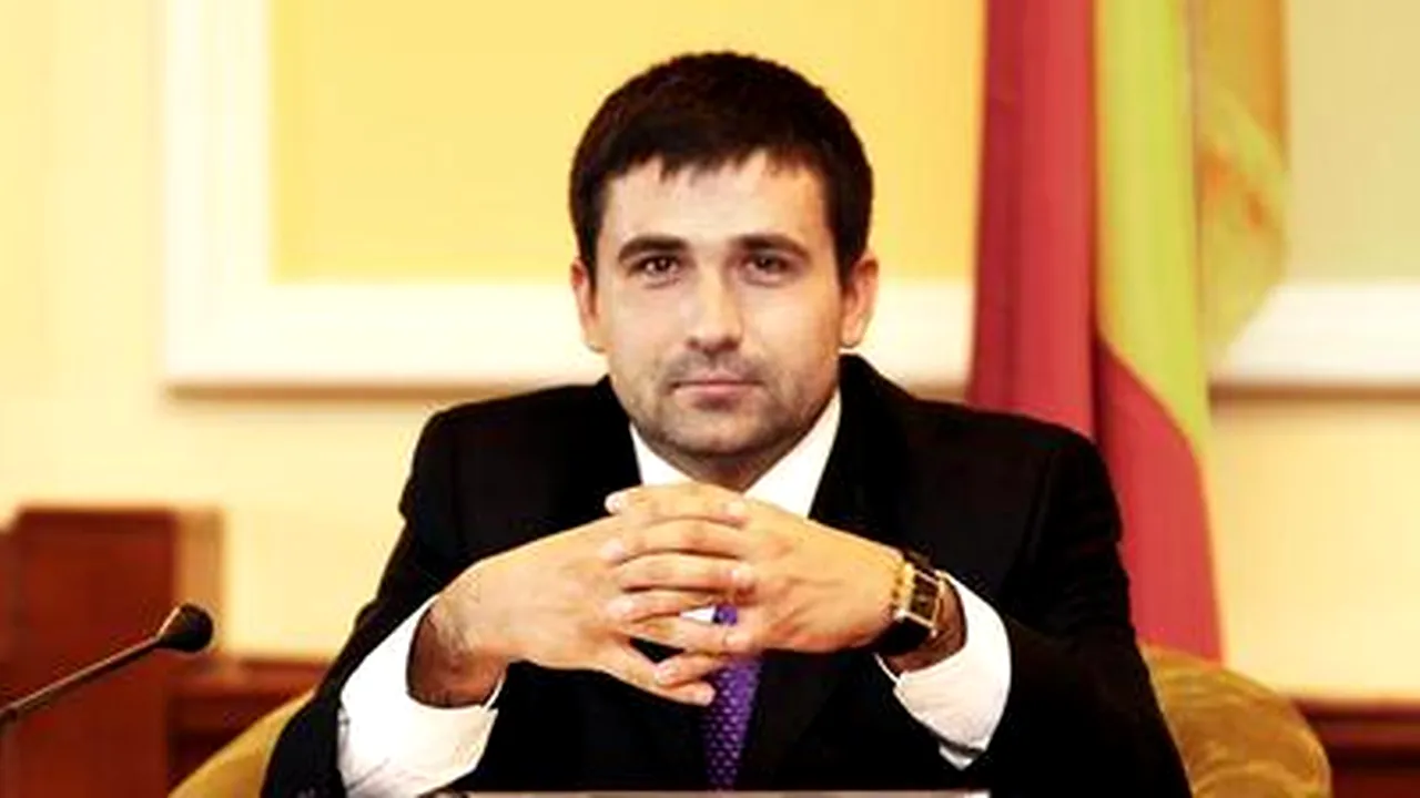 DNA cere încuviinţarea reţinerii şi a arestării pentru deputatul Adrian Gurzău, fiind acuzat de trafic de influenţă în dosarul Carpatica Asig