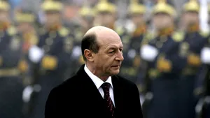 Băsescu: Armata are o dotare destinată apărării teritoriului şi mai puţin intervenţiilor în afară