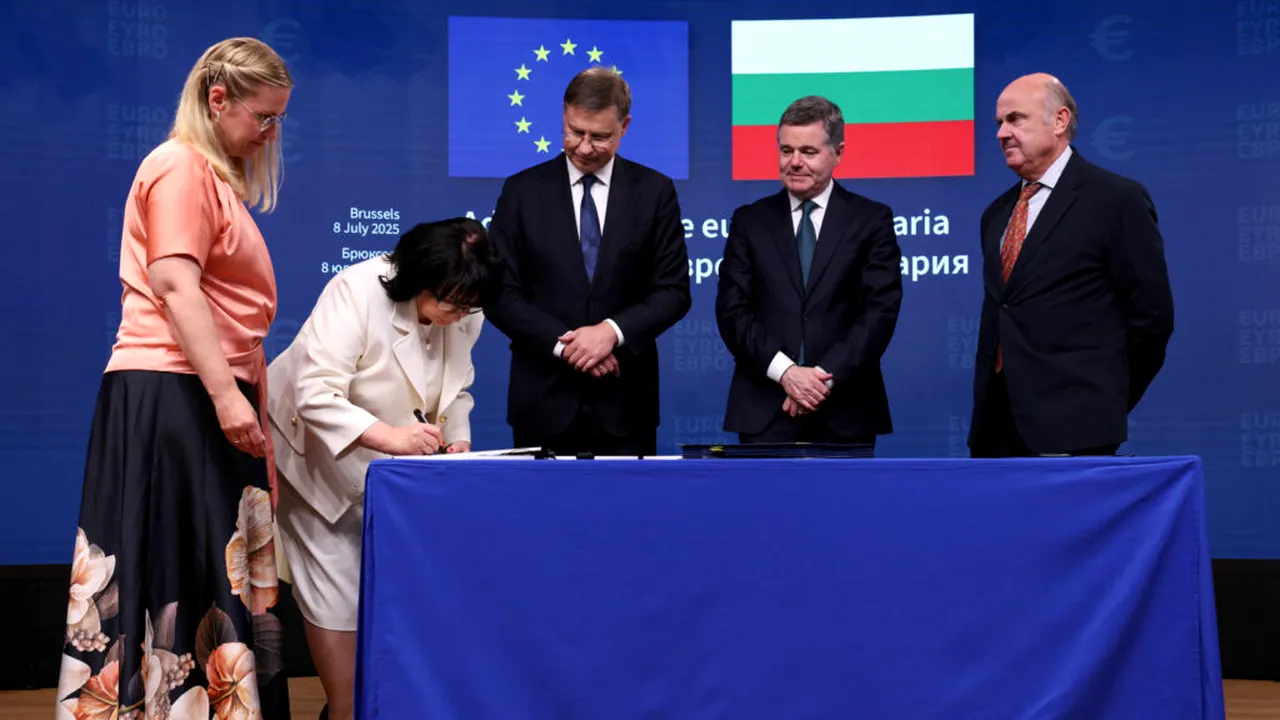 Bulgaria trece la moneda euro