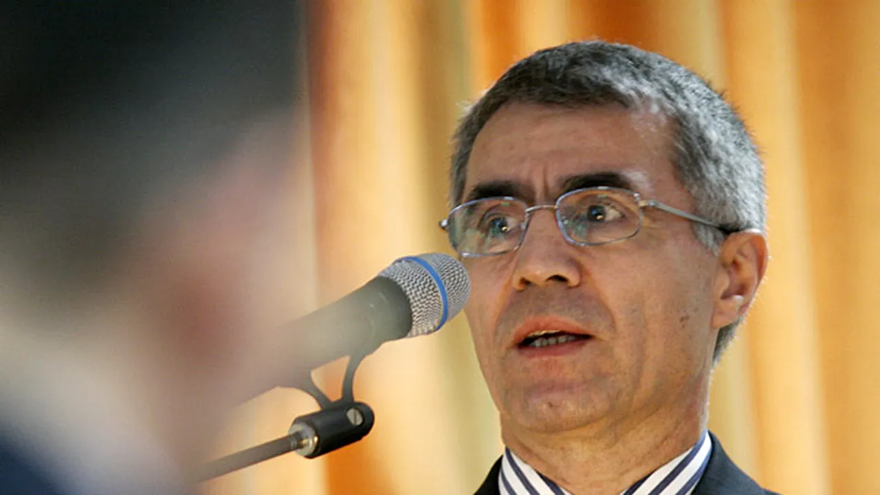 Deputaţii din Comisia de apărare cer preşedintelui să dispună participarea lui Degeratu la audieri