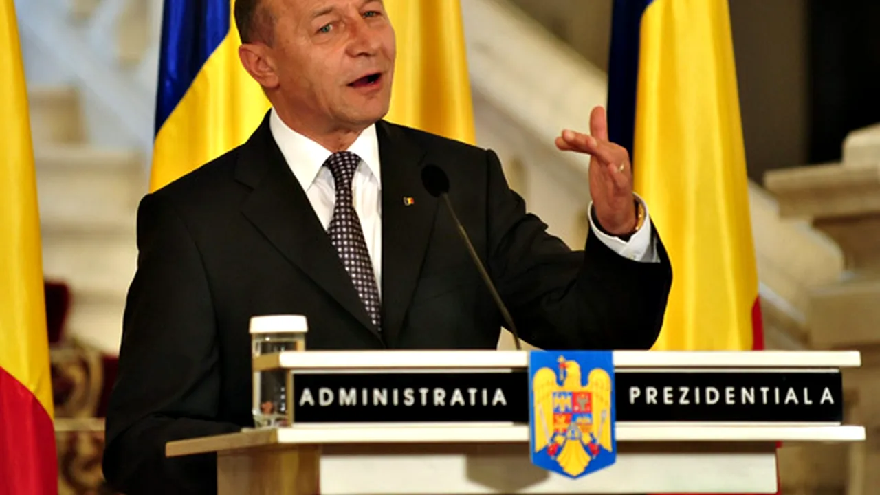 Băsescu: Poate că iluştrii salariaţi publici se vor orienta spre IMM-uri pentru salarii mai mari