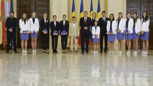 Iohannis i-a decorat pe sportivii medaliaţi la Jocurile Olimpice de la Rio. Preşedintele, despre echipamentul contrafăcut: E incalificabil, responsabilii sunt de toată jena