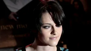 Kristen Stewart ar putea să o înlocuiască pe Angelina Jolie în filmul 
