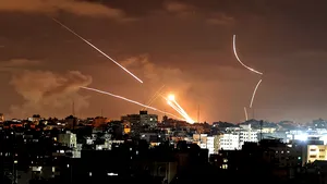 Bilanţul a ajuns la 103 morţi şi 580 de răniţi în Fâşia Gaza / Israelul ar putea lansa o invazie 
