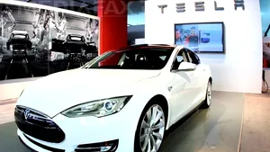 Tesla Model S, primul automobil electric desemnat maşina anului de revista americană Motor Trend