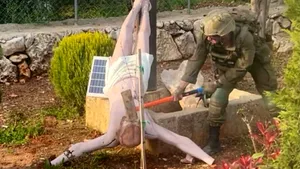 Scandal internațional după ce un militar israelian a distrus o statuie a lui Isus din Liban
