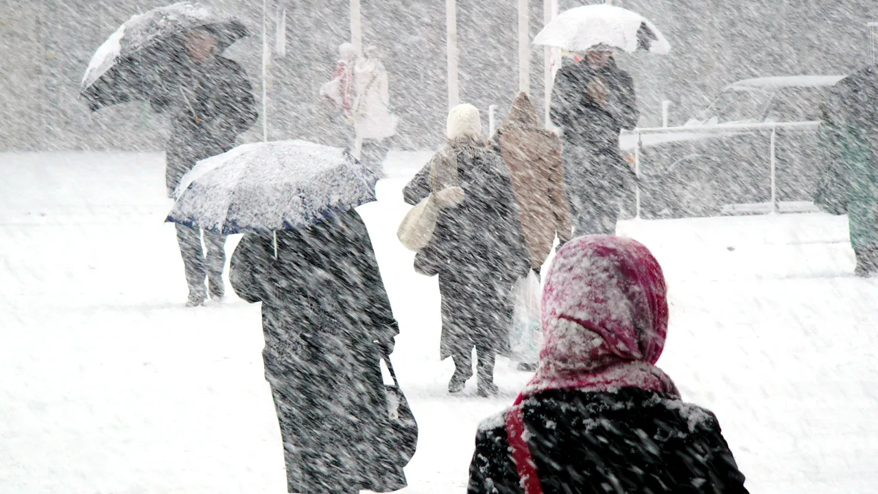 ALERTĂ METEO: Ploi în toată ţara şi ninsori la munte, începând de miercuri