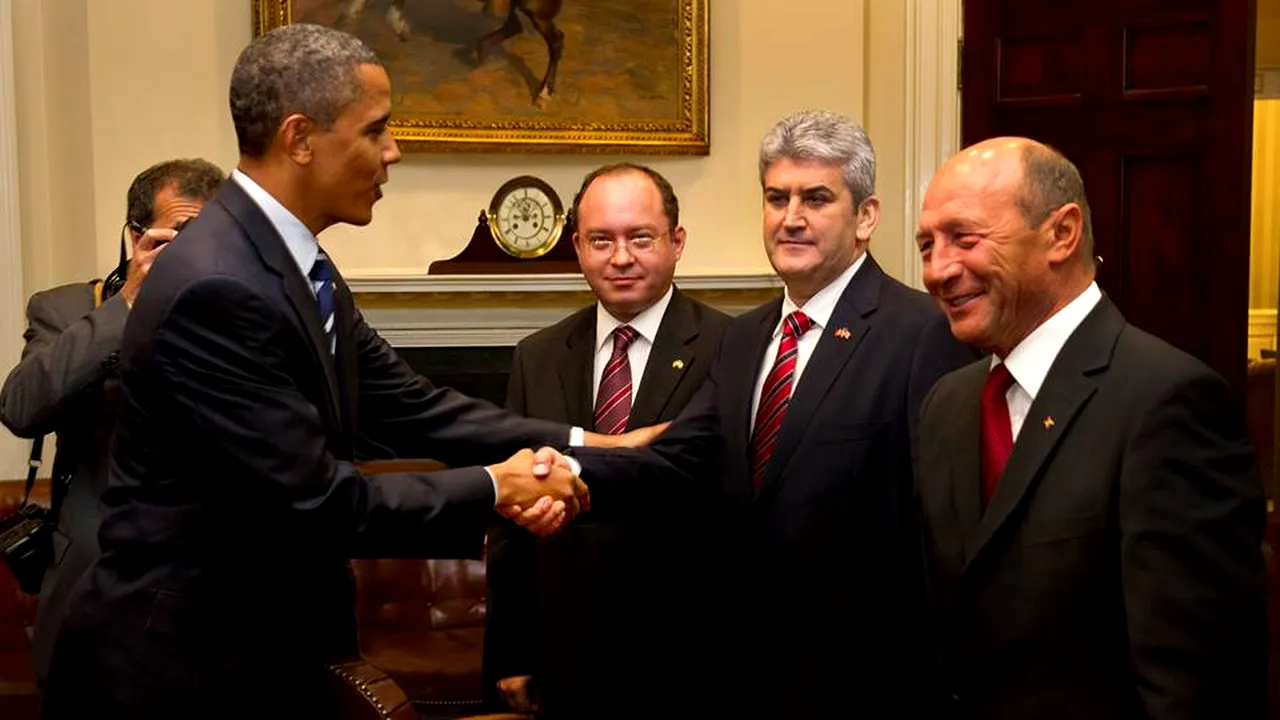 A dat sau nu a dat Gabriel Oprea mâna cu Barack Obama? Dar cu ceasul ce-aţi avut?/ Băsescu: Vai de capul tău amărâtule! | FOTO 