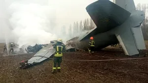 Un avion militar ucrainean s-a prăbuşit în apropiere de Kiev. La bord erau 14 persoane 