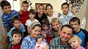 Un cuplu de români stabilit în Canada are 18 copii