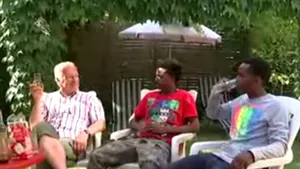 Un deputat german găzduieşte în propria locuinţă doi imigranţi africani - VIDEO