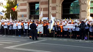 Sindicaliştii de la Ambulanţă pichetează miercuri sediile ministerelor Muncii şi Sănătăţii / Principalele revendicări | FOTO, VIDEO