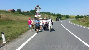 REPORTAJ: Pelerinajul la Mănăstirea Nicula, de Sfânta Maria, o tradiţie de 100 ani într-un sat sălăjean