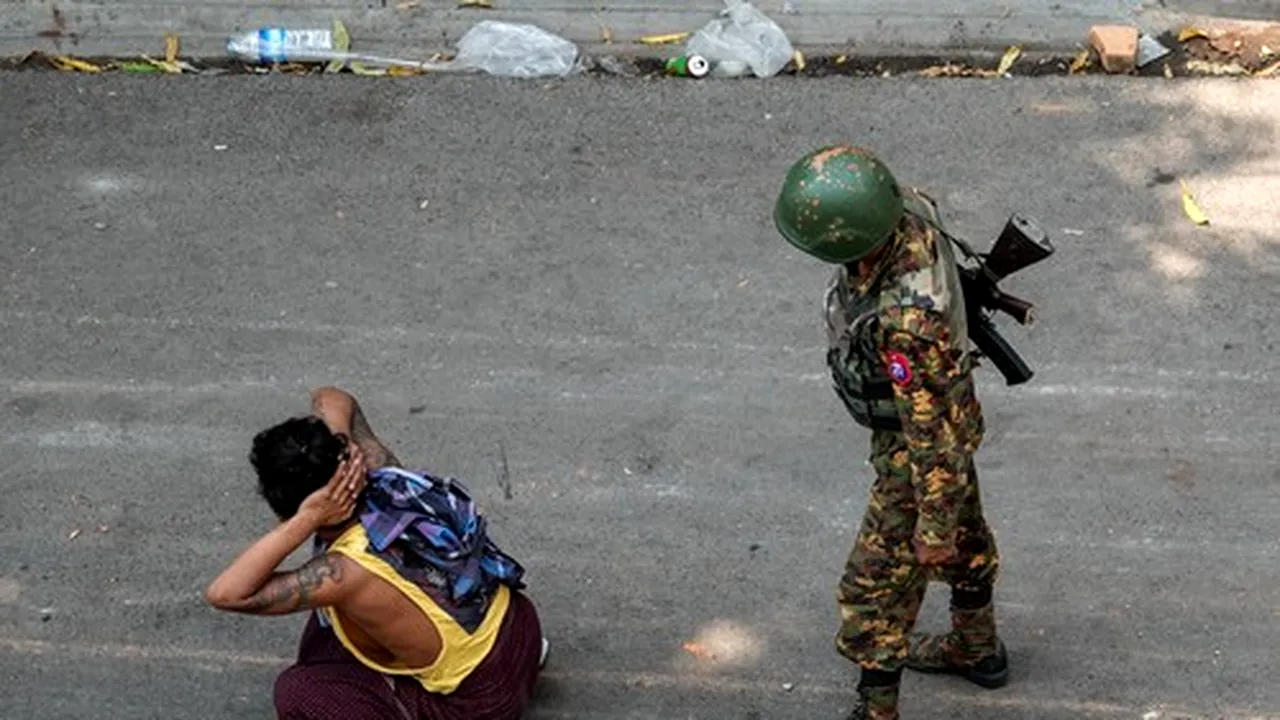Rebelii din Myanmar au preluat controlul asupra unui punct de la frontiera cu India