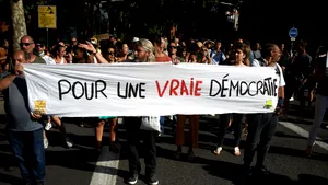 Comisia pentru Libertăţi din Franţa atrage atenţia asupra extinderii utilizării certificatelor COVID-19