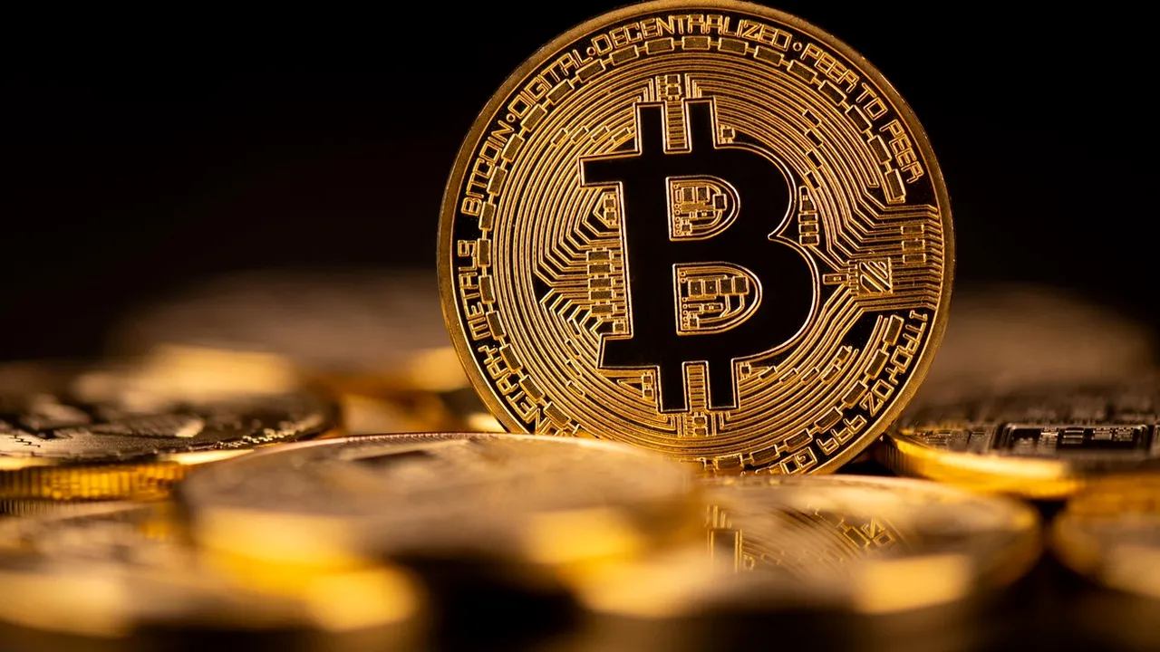 Criptomonede din nou de val. Bitcoin, cel mai ridicat nivel din aproape un an şi jumătate