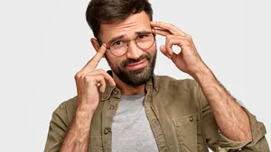 Intri într-o cameră și uiți de ce: iată ce se întâmplă în creierul tău