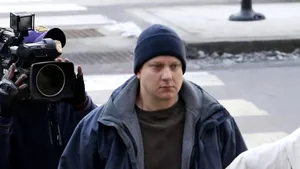 Poliţist alb din Chicago acuzat de crimă după uciderea prin împuşcare a unui minor de culoare - VIDEO