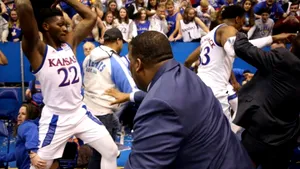 Bătaie generală la finalul unui meci de baschet: Jucătorii nu au putut fi liniştiţi. A fost nevoie de intervenţia poliţiei - VIDEO