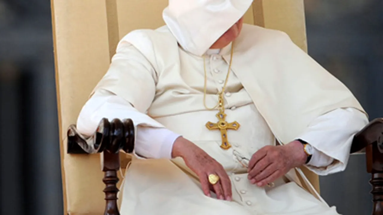Gândul: Papa Benedict spune că prezervativele contribuie la răspândirea SIDA