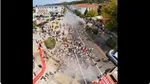 Soluție inedită împotriva caniculei: pompierii au răcorit locuitorii cu jeturi de apă