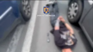 Spărgători de maşini, reţinuţi de Poliţie. În decembrie au furat peste 200.000 de lei dintr-o maşină