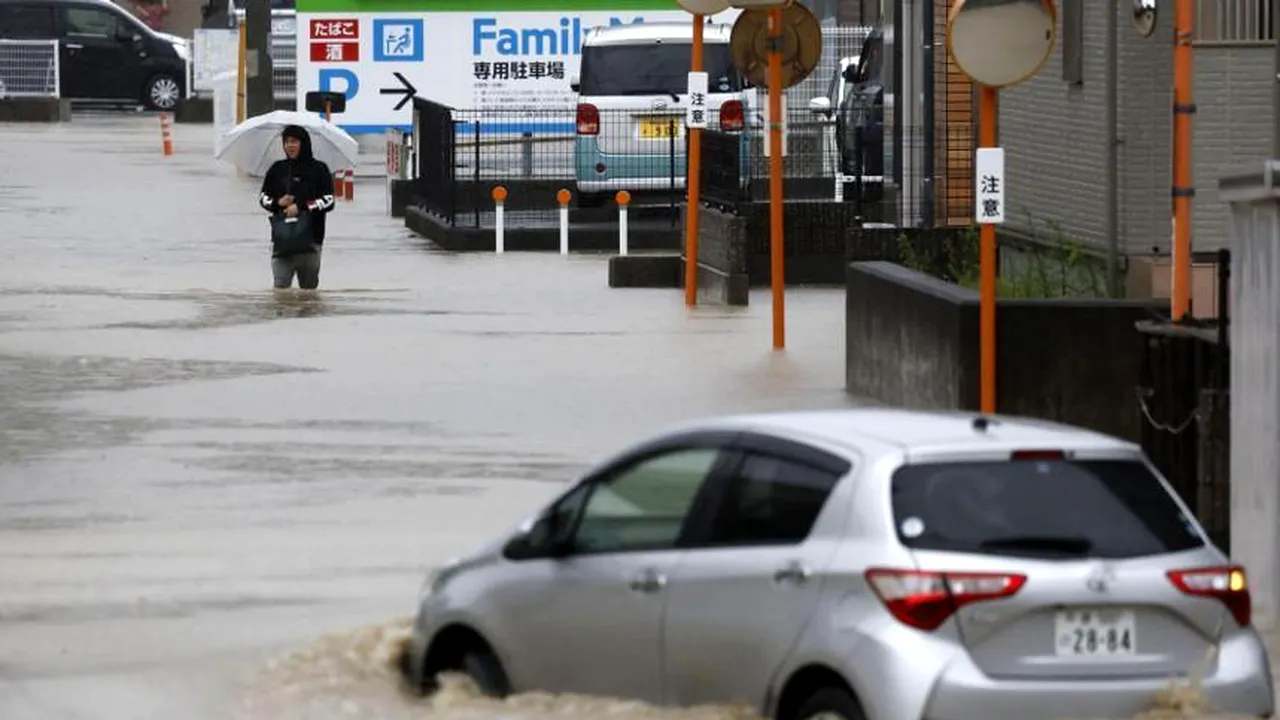 Inundaţii catastrofale în Japonia. Mai multe persoane sunt dispărute, zeci de miI au fost evacuate