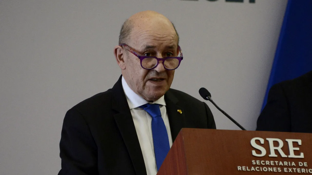 Franţa caută o soluţie diplomatică la criza din Ucraina, în timp ce SUA îndeamnă cetăţenii americani să plece