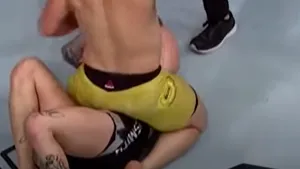 Moment şocant în timpul unei gale UFC: Îmi cad dinţii